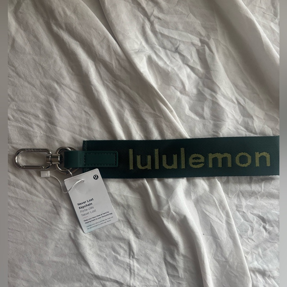 Lululemon Green never lost Keychain - Picture 1 of 1